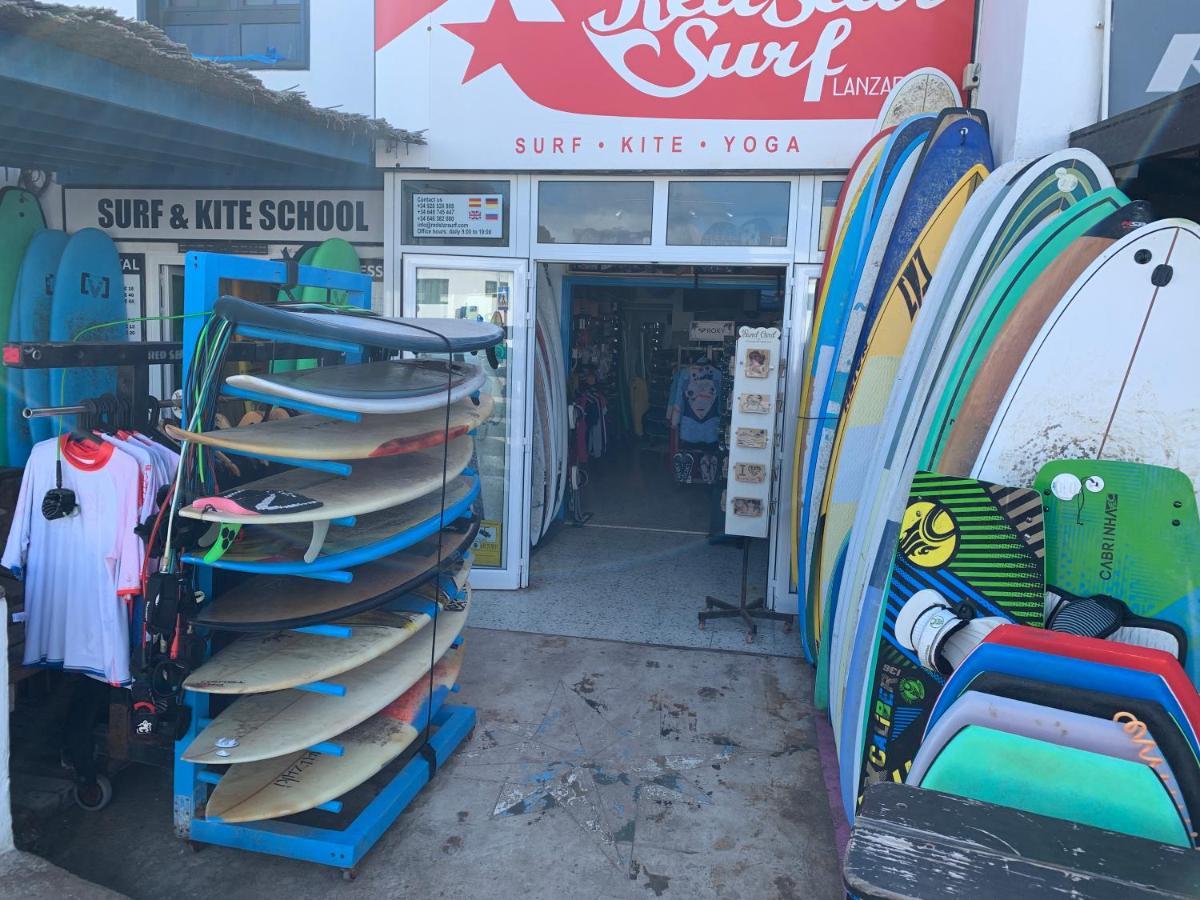 Red Star Surf & Yoga Camp Lanzarote Vandrarhem Famara Exteriör bild