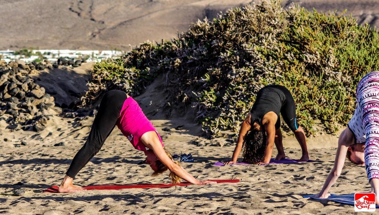 Red Star Surf & Yoga Camp Lanzarote Vandrarhem Famara Exteriör bild
