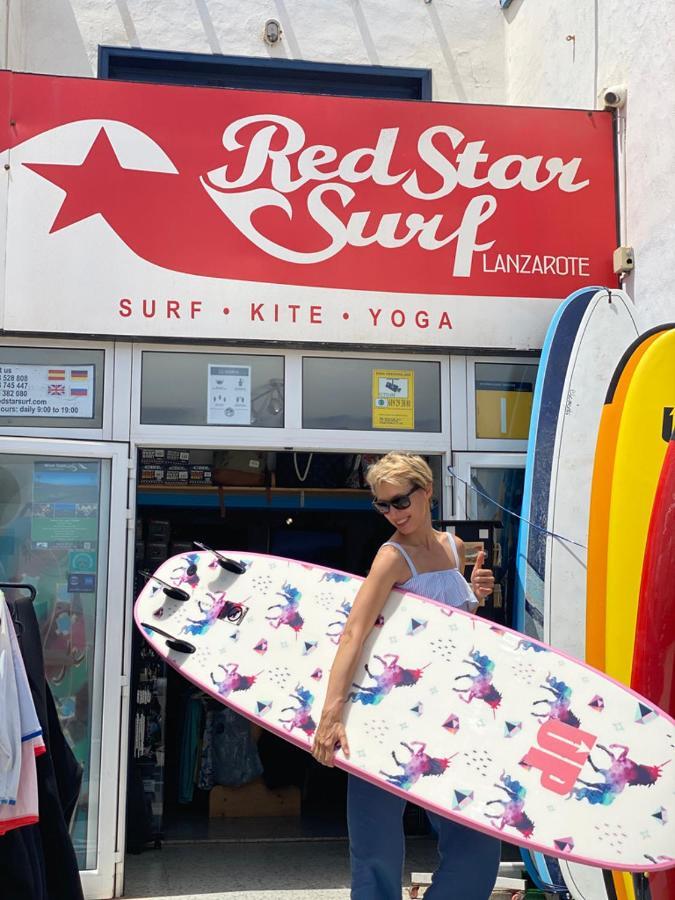 Red Star Surf & Yoga Camp Lanzarote Vandrarhem Famara Exteriör bild