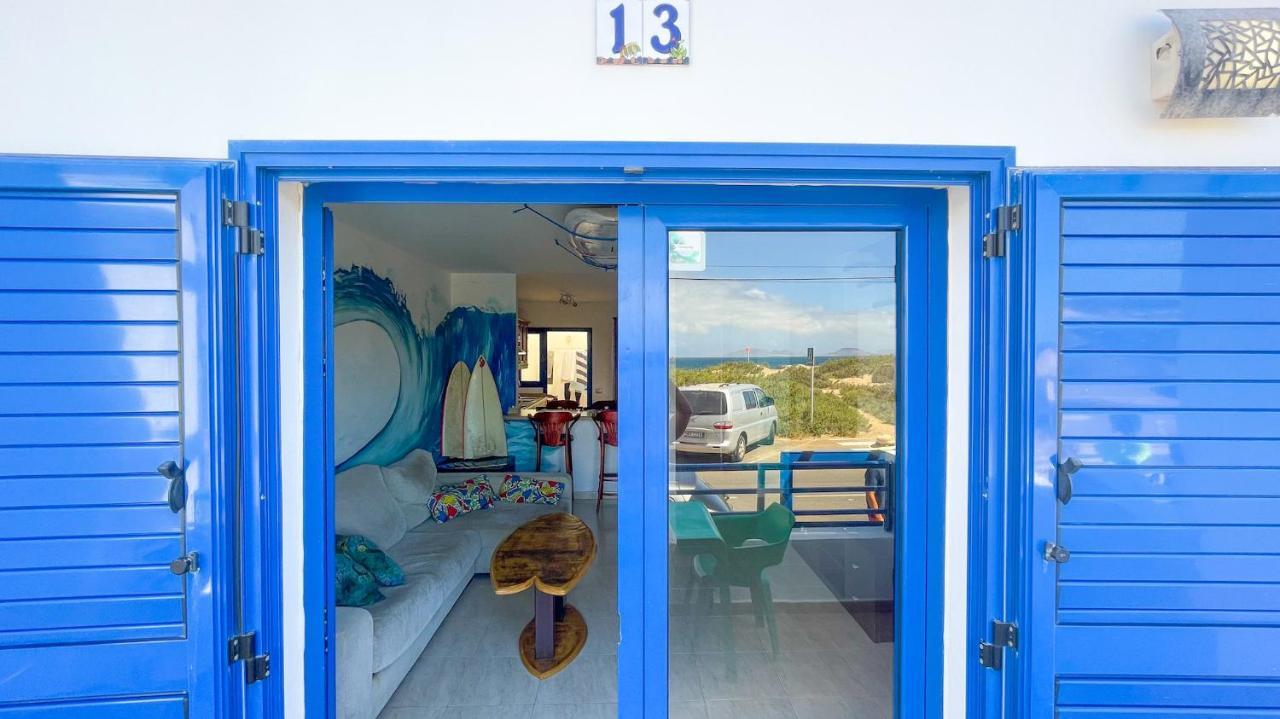 Red Star Surf & Yoga Camp Lanzarote Vandrarhem Famara Exteriör bild